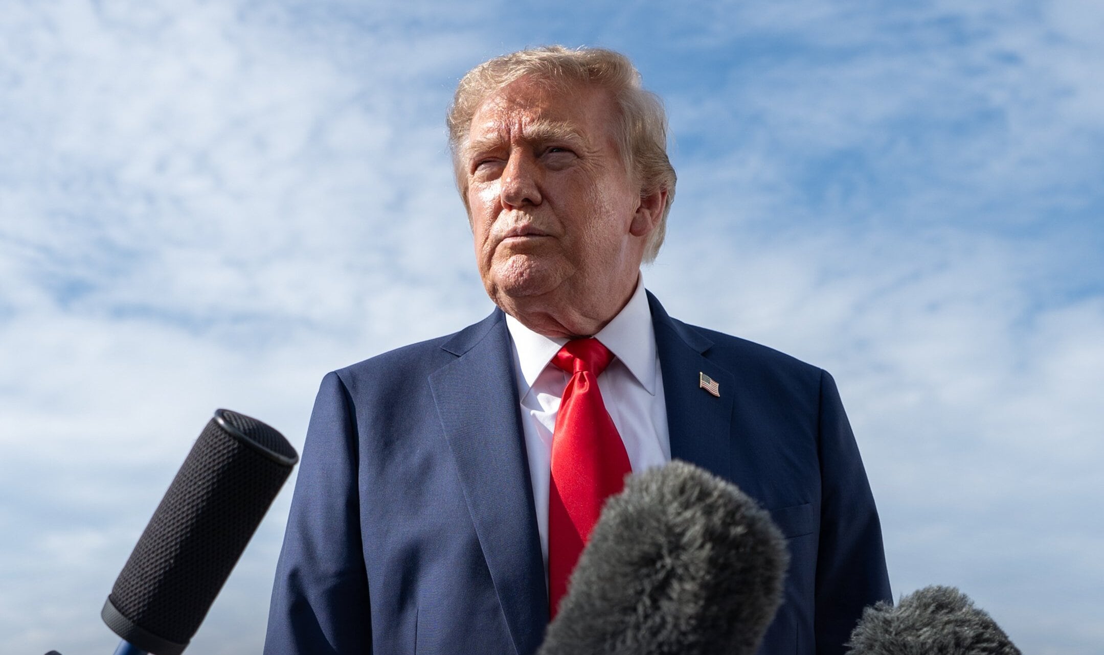 Trump promete crear una “Fuerza de IA” y nombrar un “zar” en medio de los llamados a regular el desarrollo de la tecnología